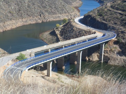Puente con carretera sobre el Risco de Martiago